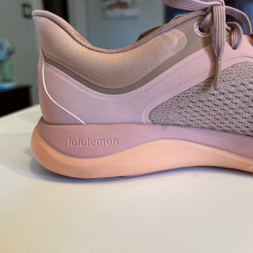 lululemon Women's Chargefeel Low Sneakers Color Mink Size: 8.5 - Picture 13 of 15